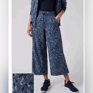 Athleta Avenue Printed Wide Leg Crop Pants Pull On Travel Outdoor Allure Navy 6